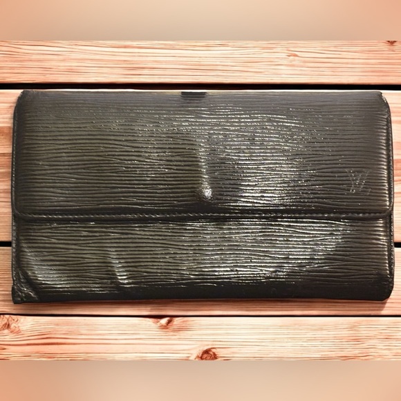 Louis Vuitton Black Epi Sarah Wallet – Hand-Painted Art Deco - Picture 2 of 16